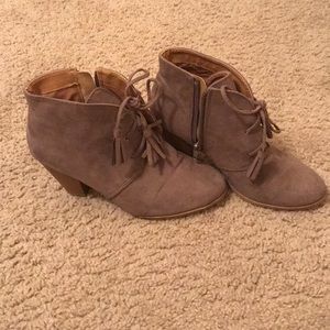 Light Purple Size 6 Booties